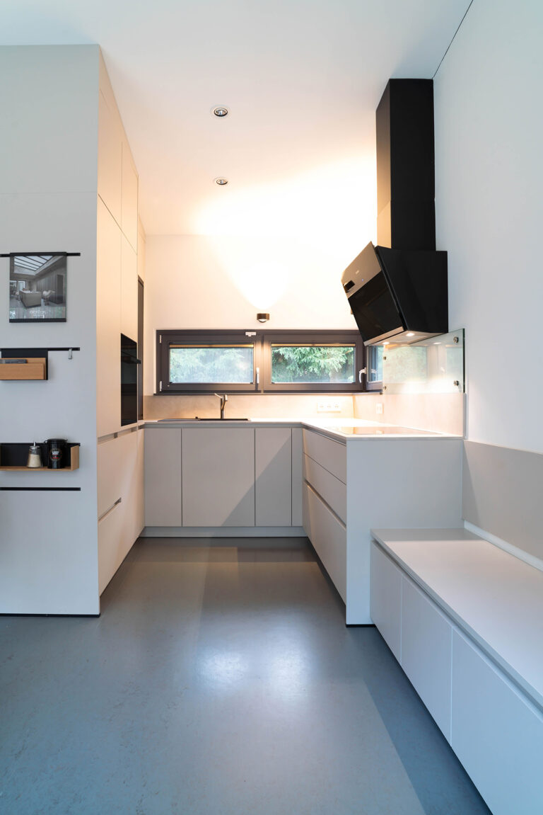 Küchenstudio Küche mit Dachschrägen