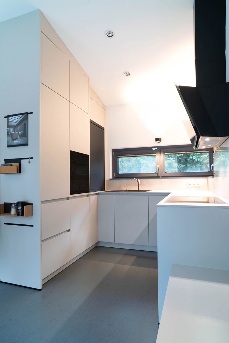 Küchenstudio Küche mit Dachschrägen