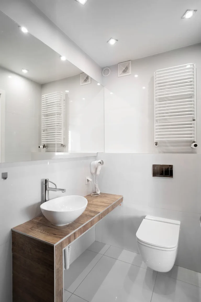 Badezimmer in einem Studioapartment