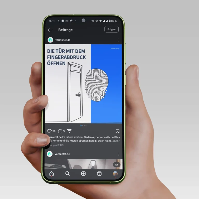 Ein Smartphone mit einem Social Media Beitrag, Es ist eine Illustration mit Text auf blauem Hintergrund zu sehen.