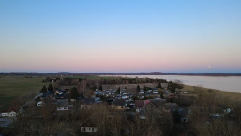 Ein Dorf in Mecklenburg aus der Vogelperspektive