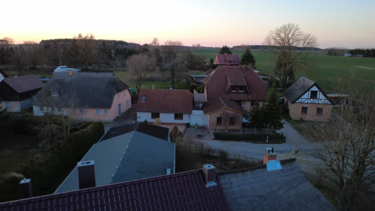 Dorf aus der Vogelperspektive